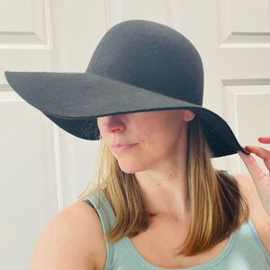 Forever 21 Black 100% Wool Hat